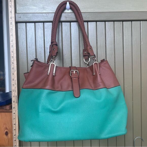 Black Rivet Color-block Green / Tan Faux Leather Bucket Shoulder Bag - Picture 1 of 13